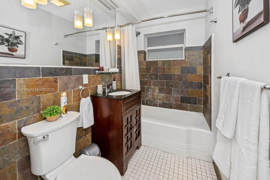 LAUDERDALE VILLAS - Residential Lease