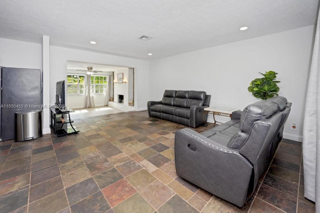 LAUDERDALE VILLAS - Residential Lease