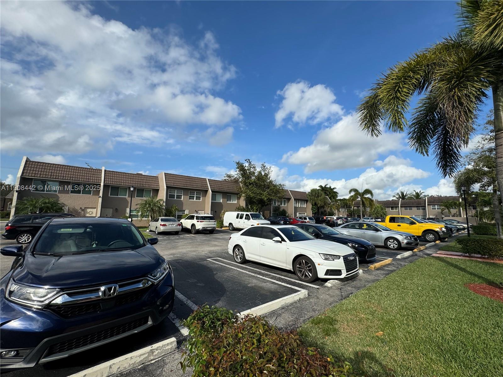 COUNTRY VILLAGE CONDO - Residential Lease