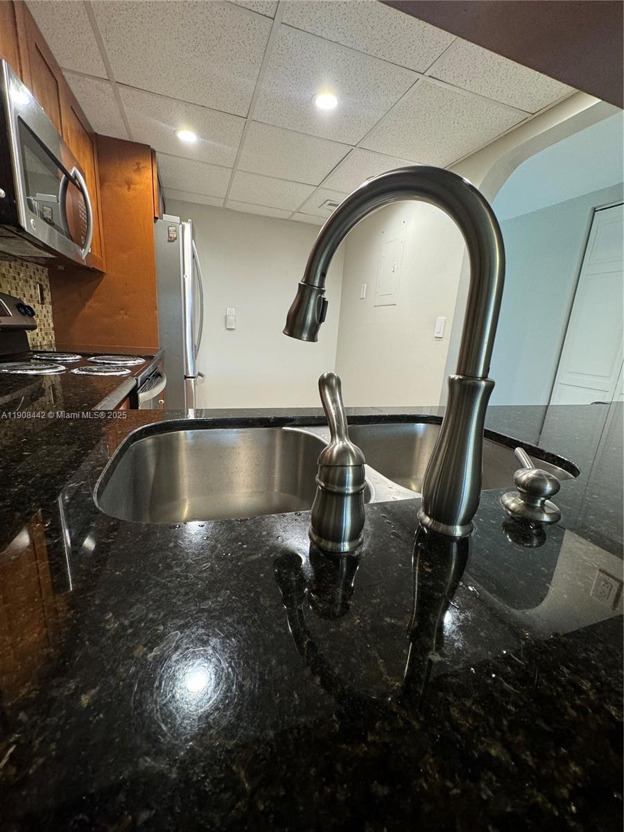 COUNTRY VILLAGE CONDO - Residential Lease