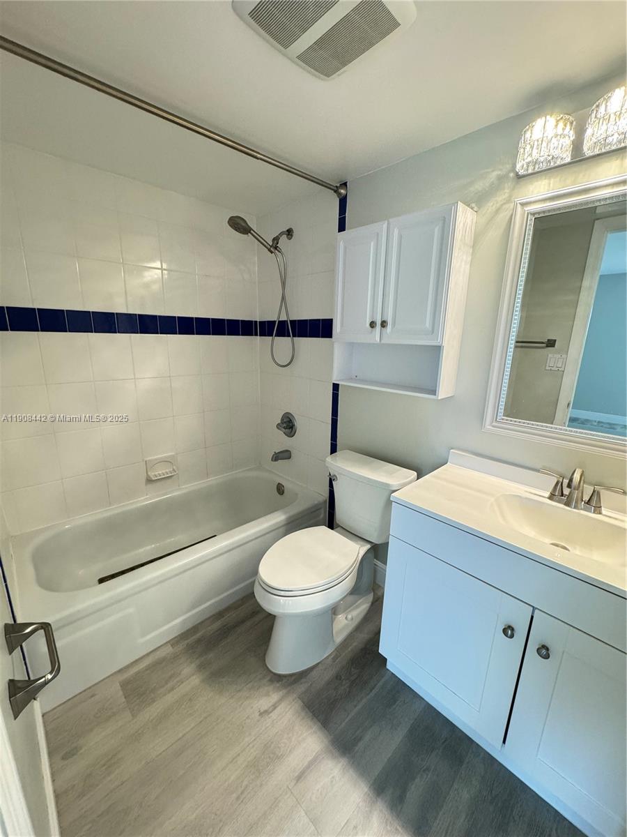 COUNTRY VILLAGE CONDO - Residential Lease