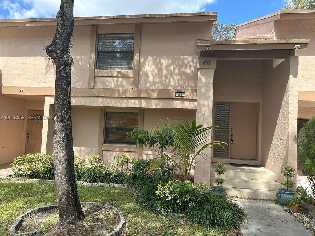 Photo of 40 Chestnut Cir, Cooper City, FL 33026 (MLS # A12008058)