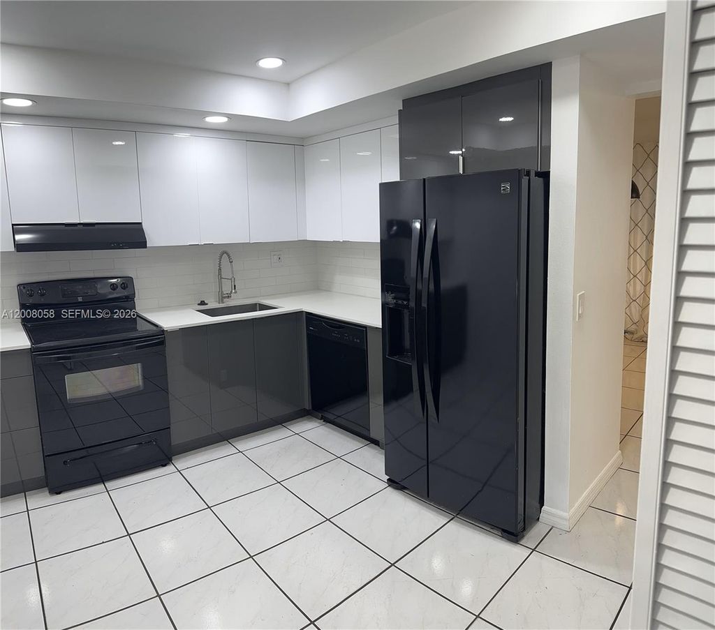 Photo of 40 Chestnut Cir, Cooper City, FL 33026 (MLS # A12008058)