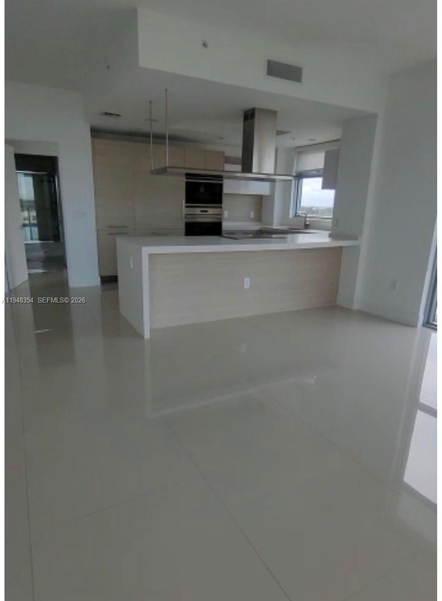 17301 Biscayne Blvd 1002