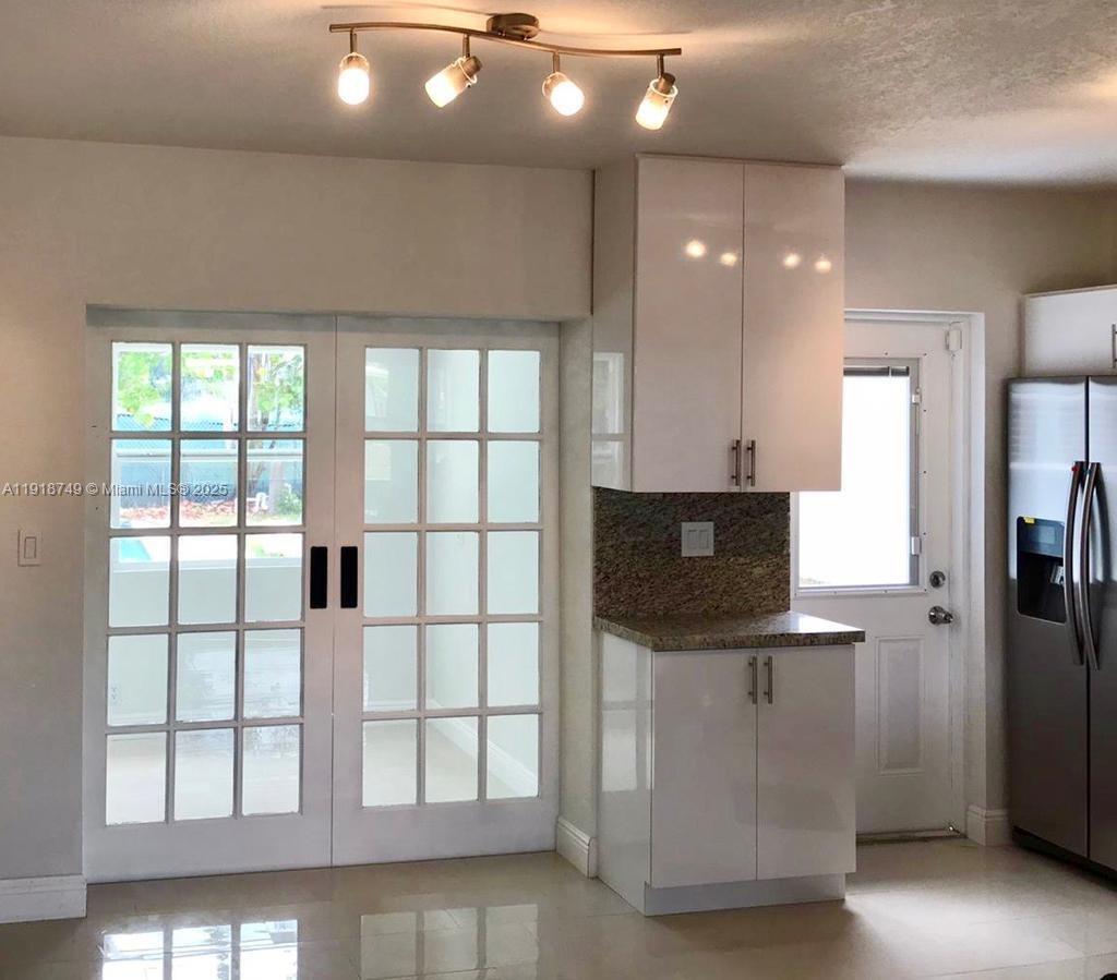 FLAMINGO PARK SEC - Residential Lease