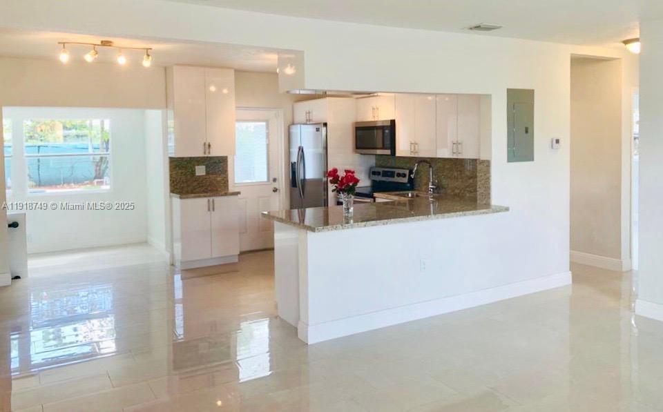 FLAMINGO PARK SEC - Residential Lease