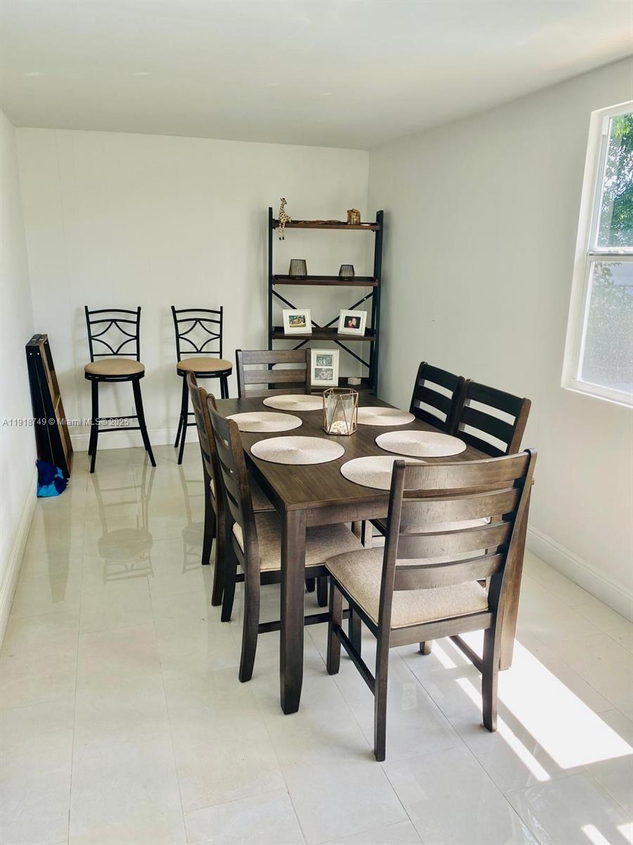 FLAMINGO PARK SEC - Residential Lease