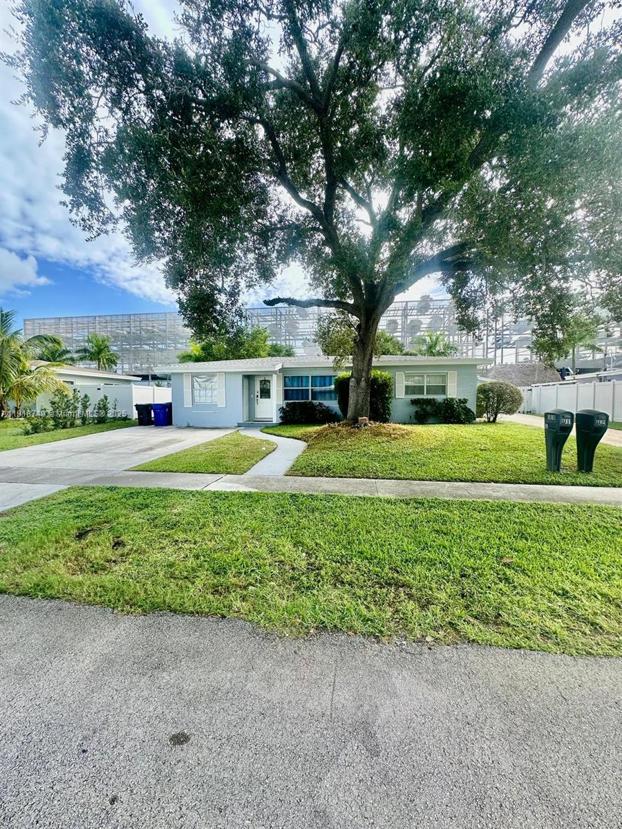 FLAMINGO PARK SEC - Residential Lease