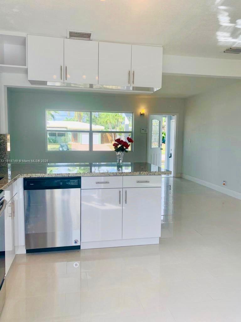 FLAMINGO PARK SEC - Residential Lease