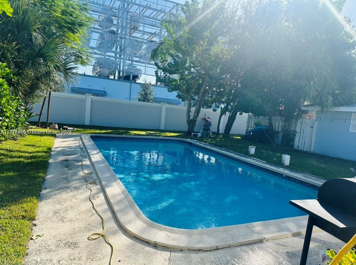 FLAMINGO PARK SEC - Residential Lease