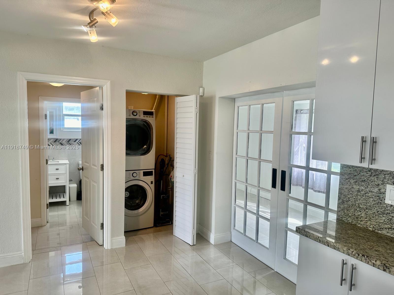 FLAMINGO PARK SEC - Residential Lease