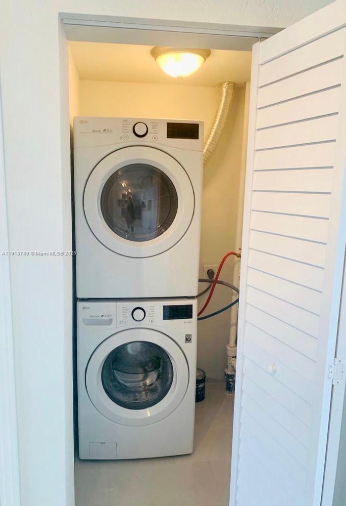 FLAMINGO PARK SEC - Residential Lease