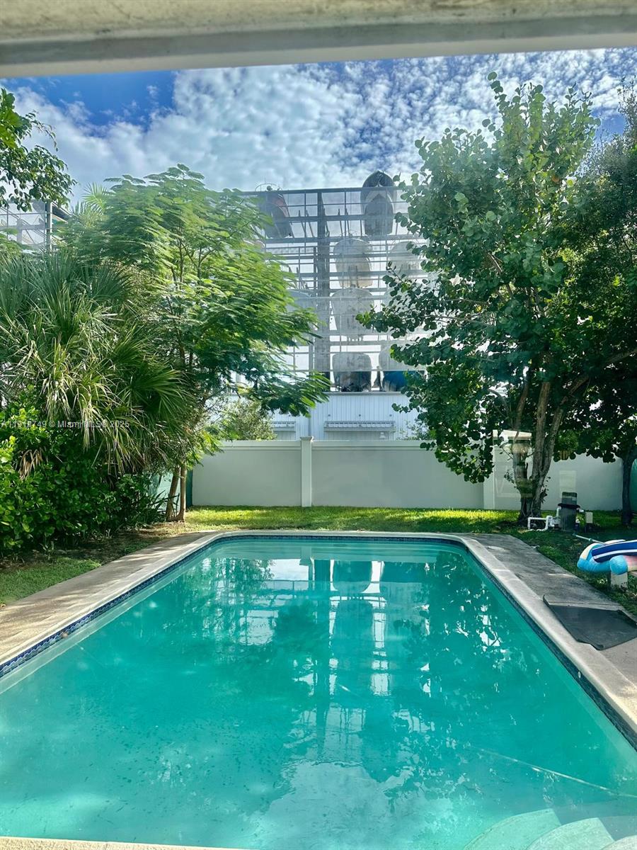 FLAMINGO PARK SEC - Residential Lease