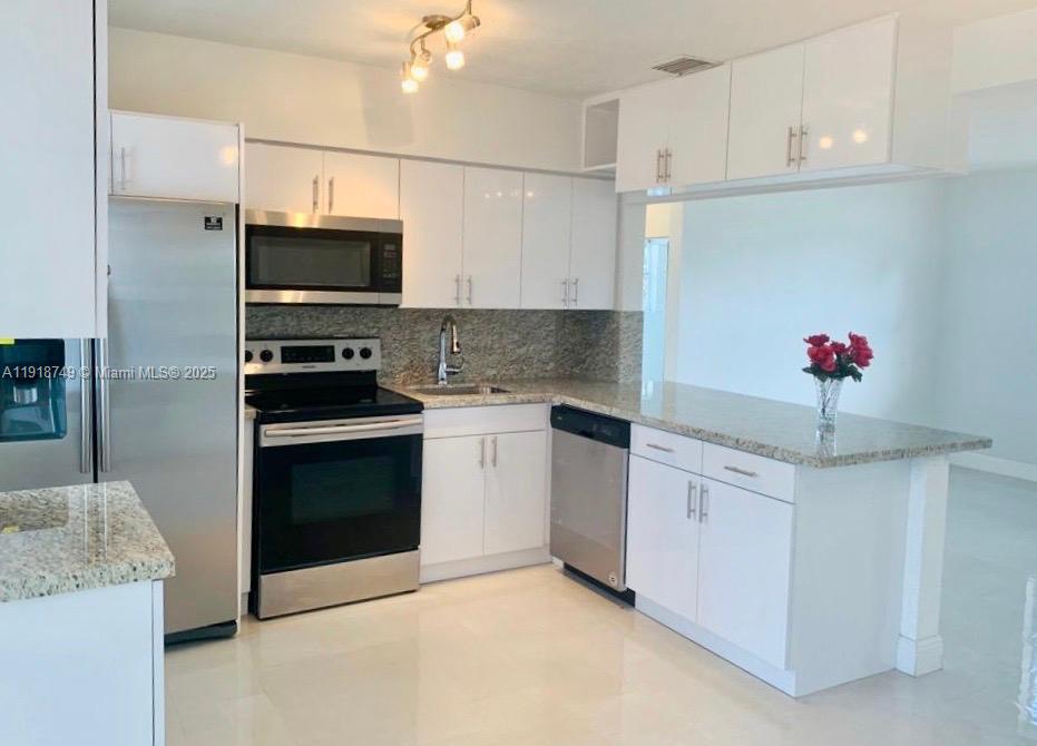 FLAMINGO PARK SEC - Residential Lease