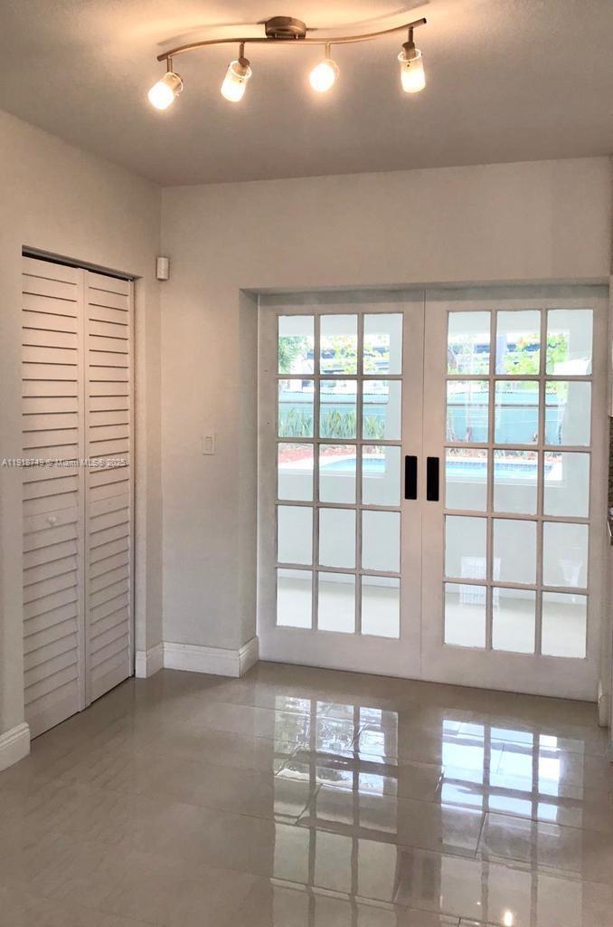 FLAMINGO PARK SEC - Residential Lease