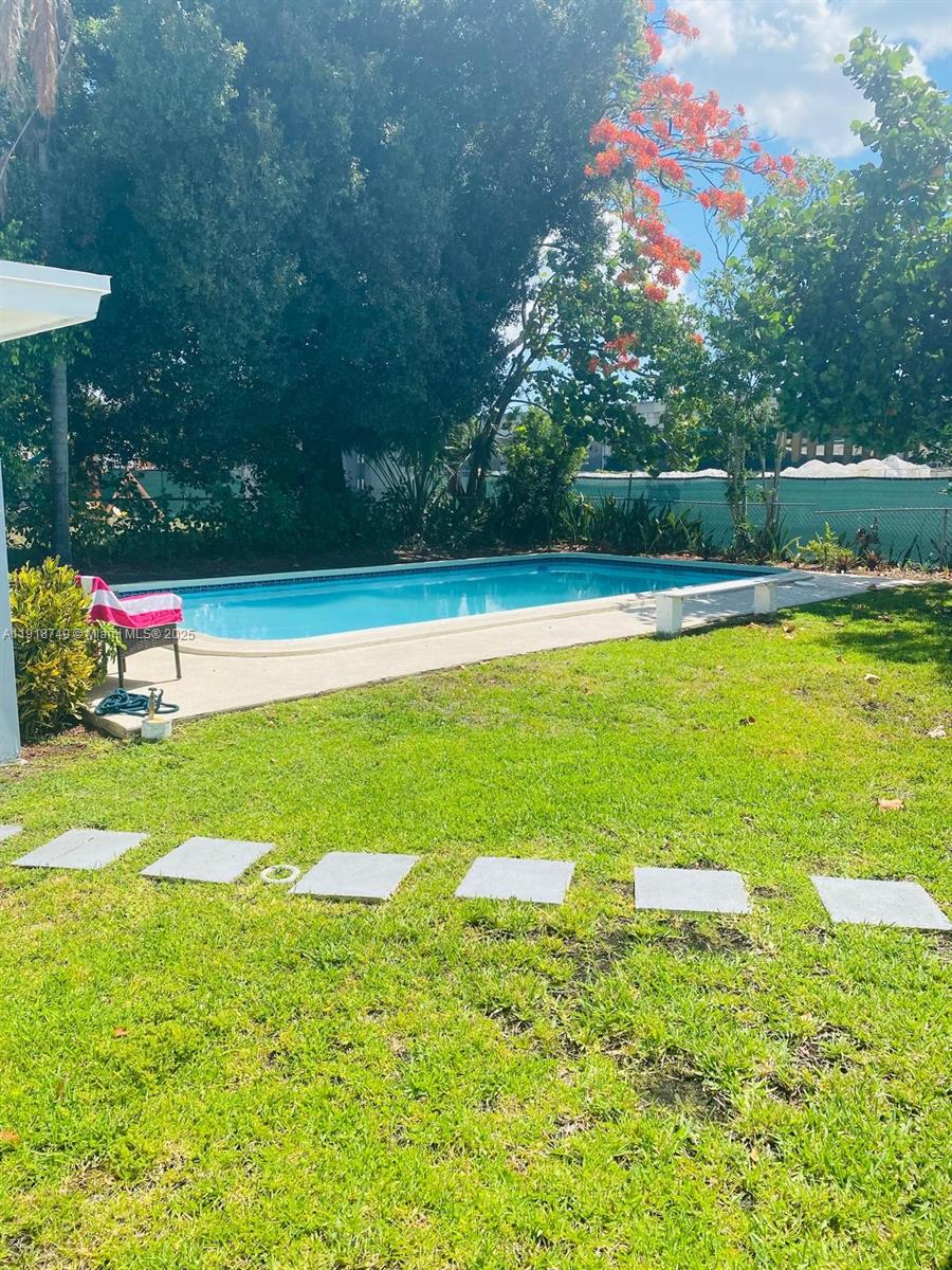 FLAMINGO PARK SEC - Residential Lease