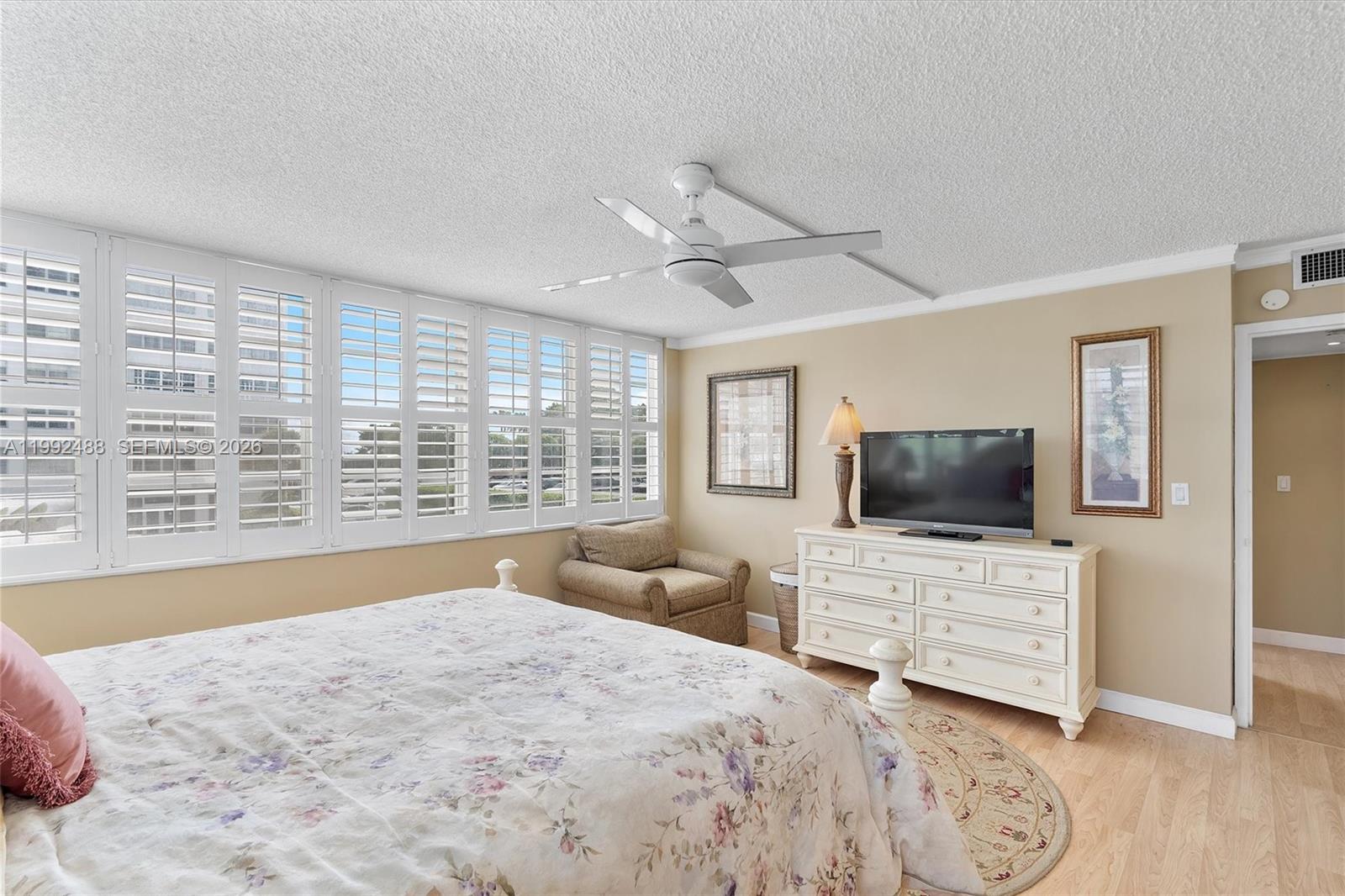 BAYVIEW TOWERS CONDO SOUT - Residential