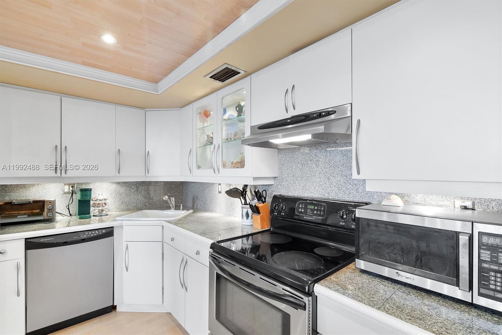 BAYVIEW TOWERS CONDO SOUT - Residential