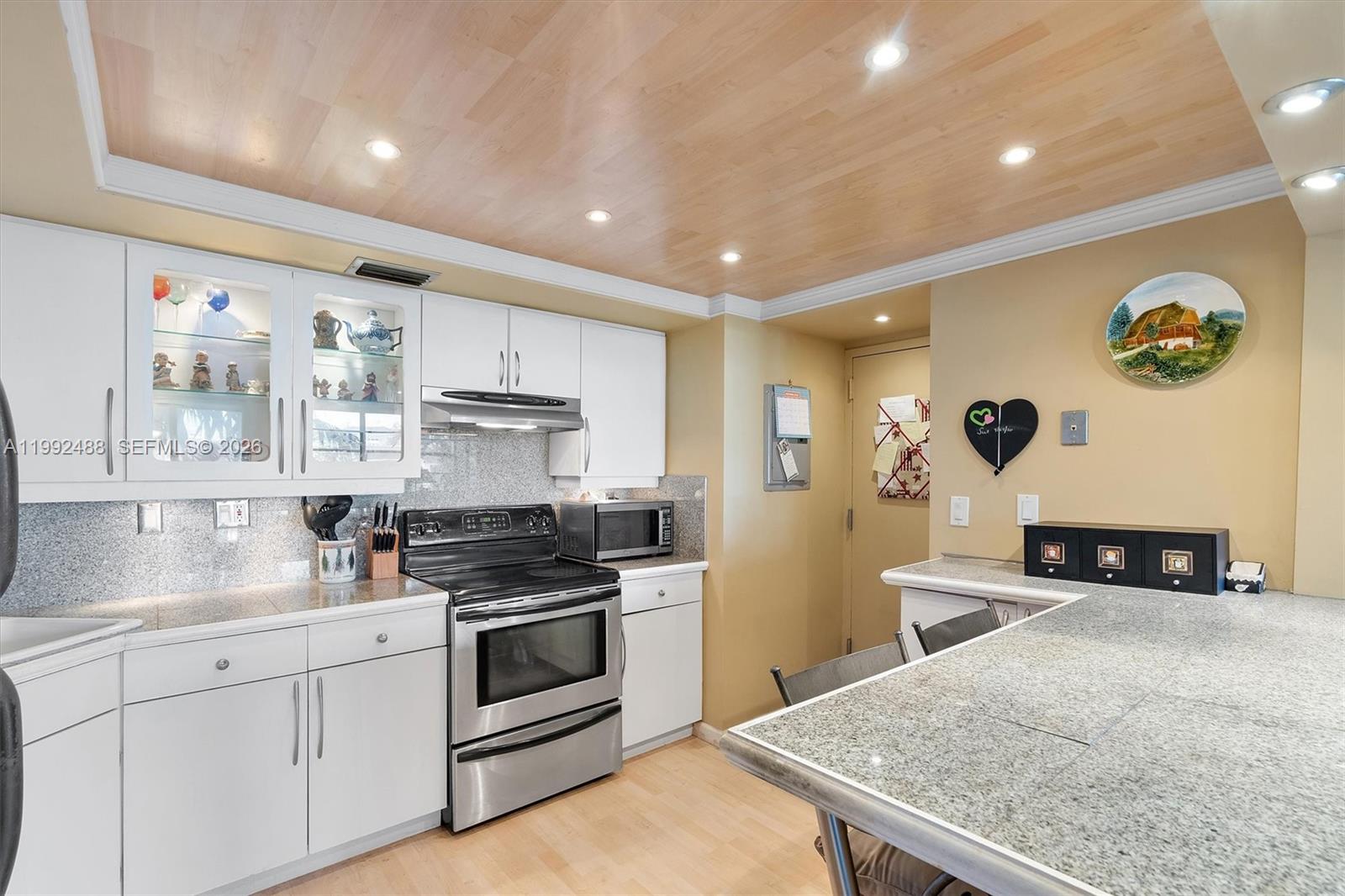 BAYVIEW TOWERS CONDO SOUT - Residential