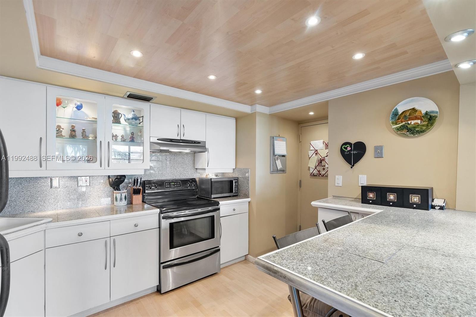 BAYVIEW TOWERS CONDO SOUT - Residential