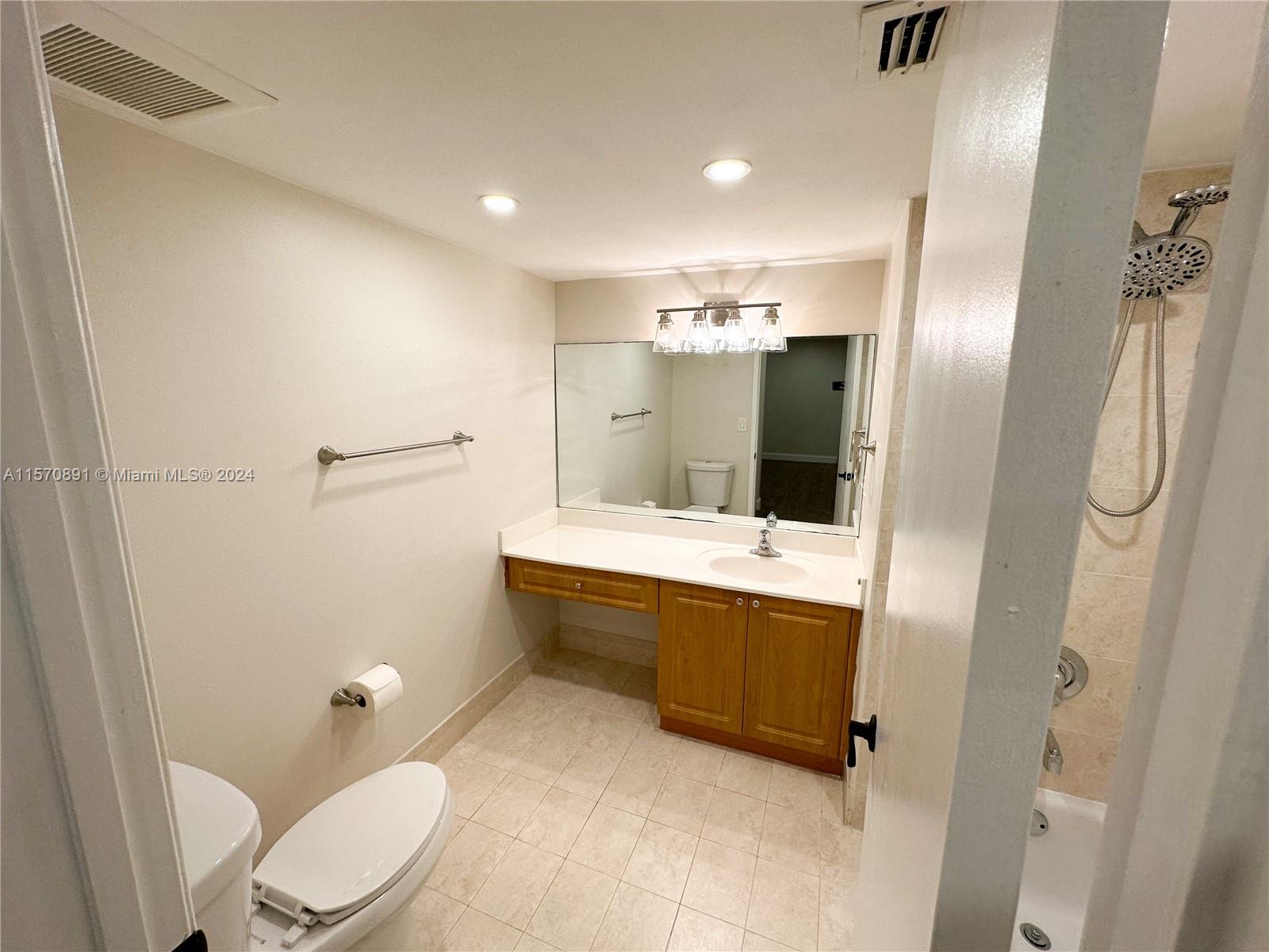 THE GREENS AT DORAL CONDO - Residential Lease