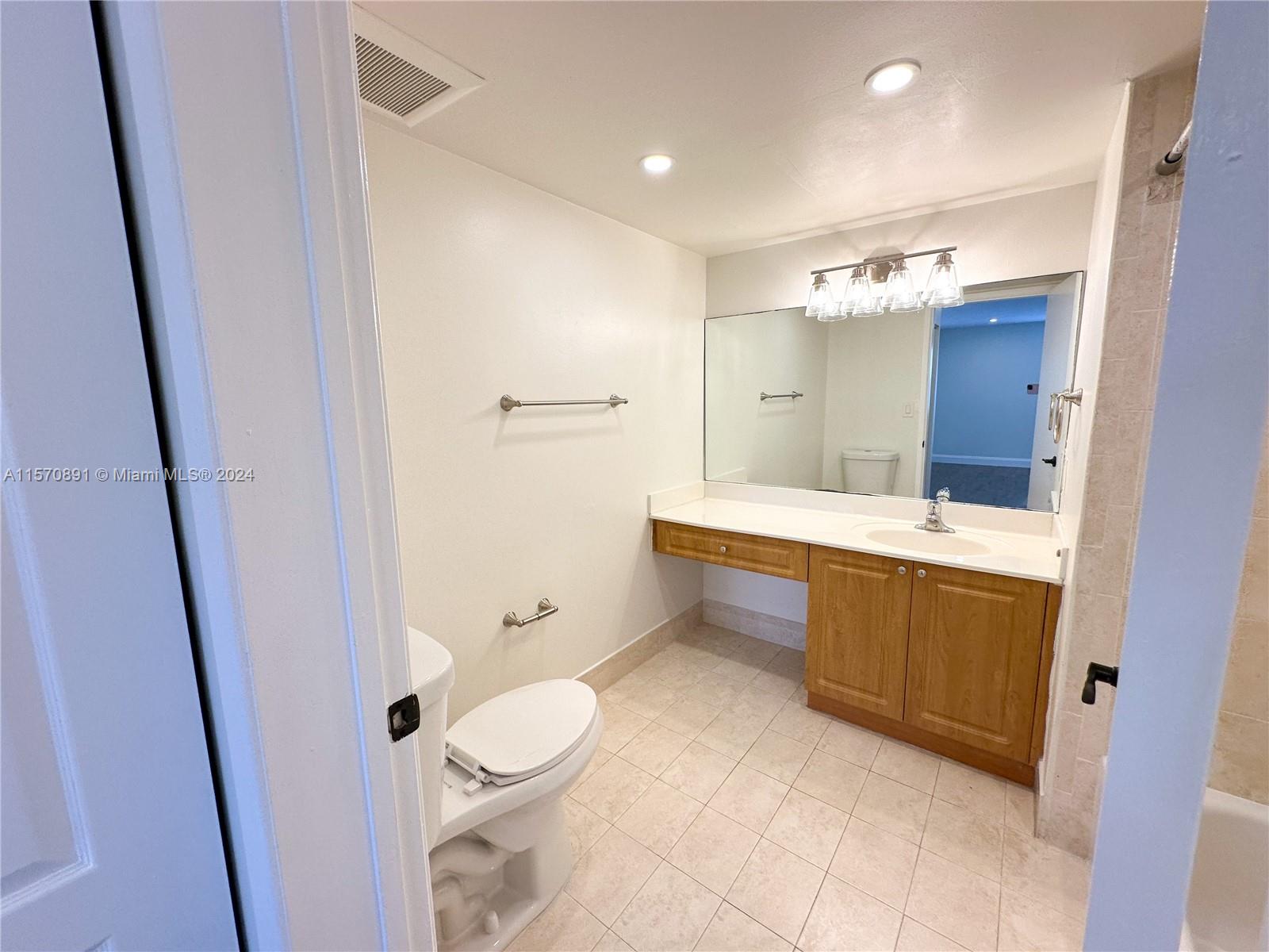 THE GREENS AT DORAL CONDO - Residential Lease