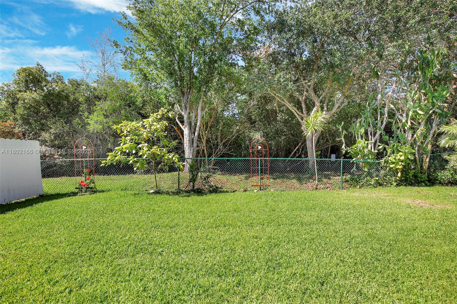 CRYSTAL POINTE - Residential