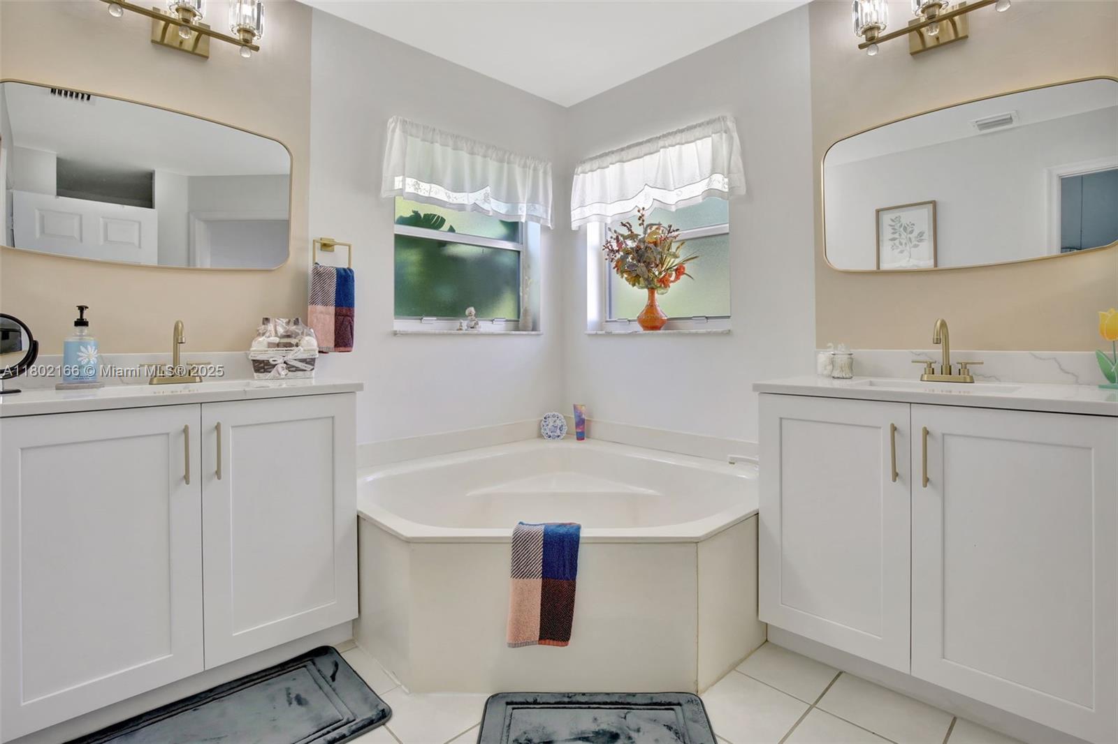CRYSTAL POINTE - Residential