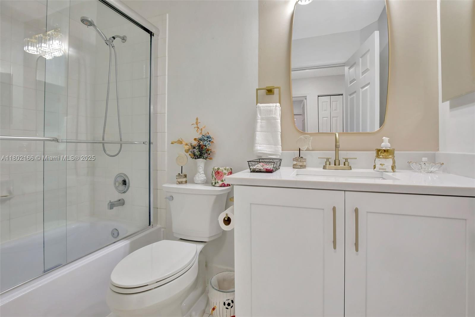 CRYSTAL POINTE - Residential