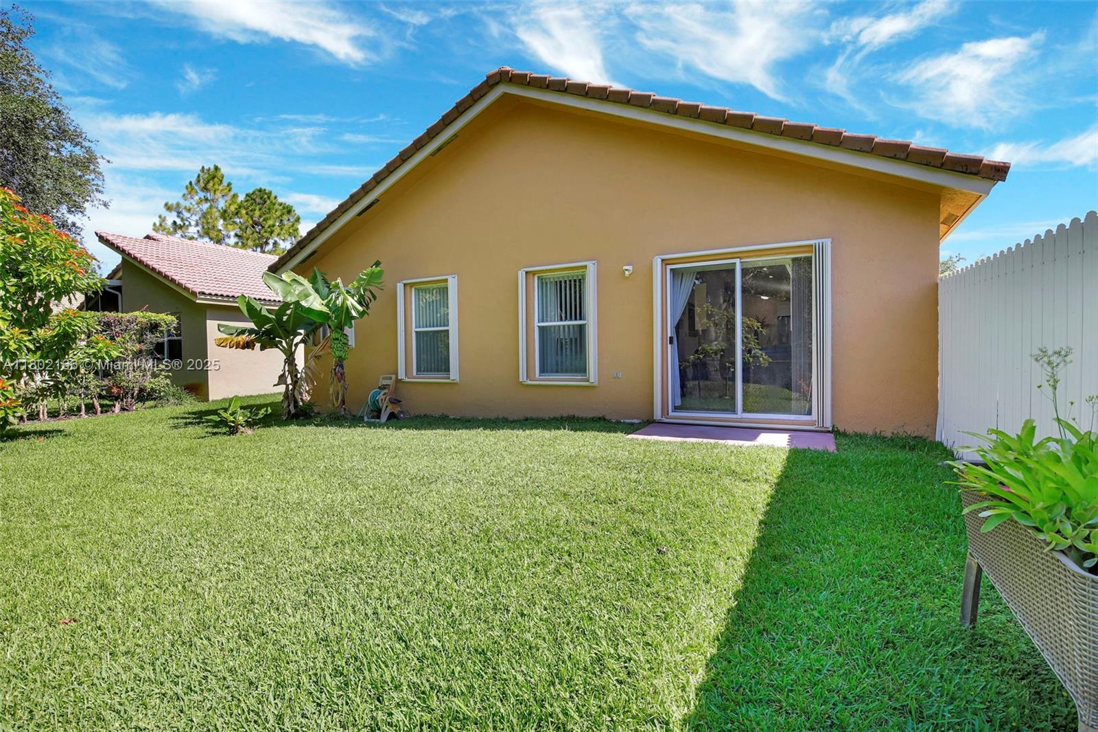 CRYSTAL POINTE - Residential
