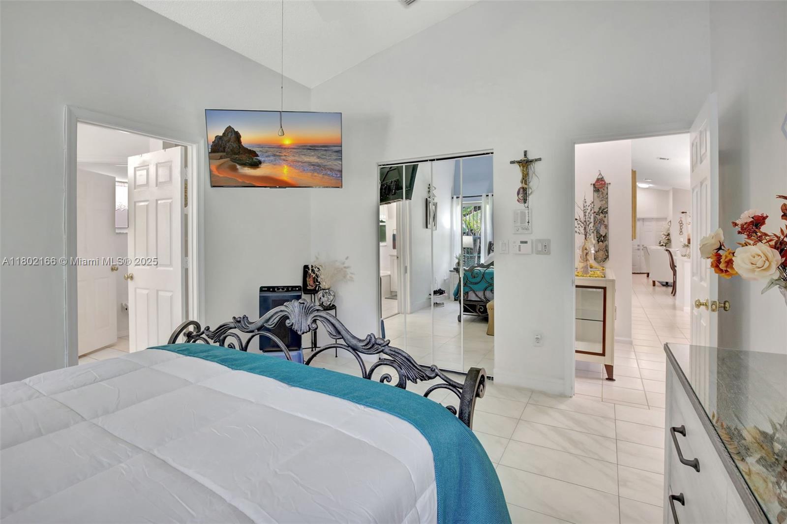 CRYSTAL POINTE - Residential