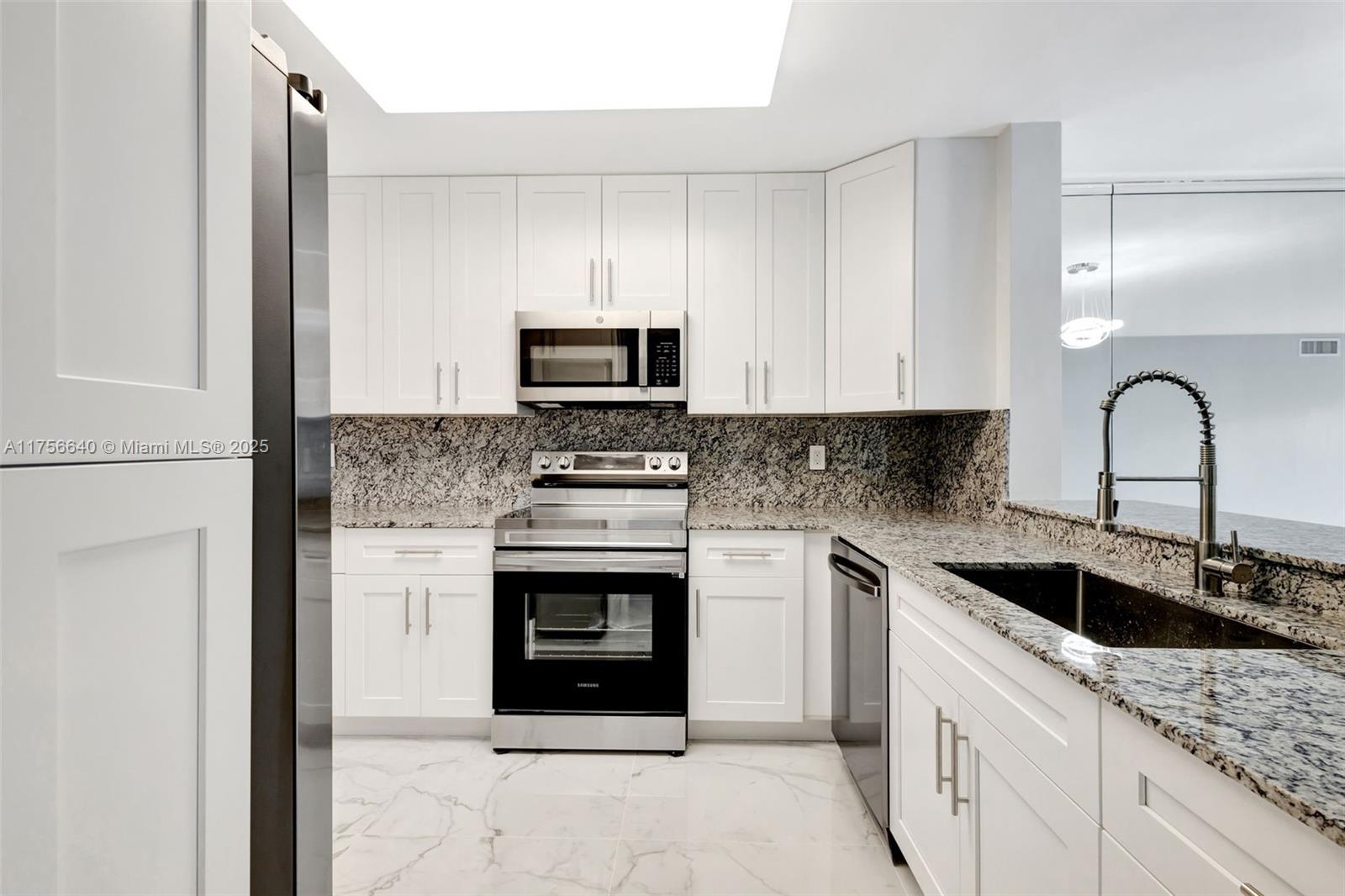 WATERSEDGE AT THE LAKES O - Residential
