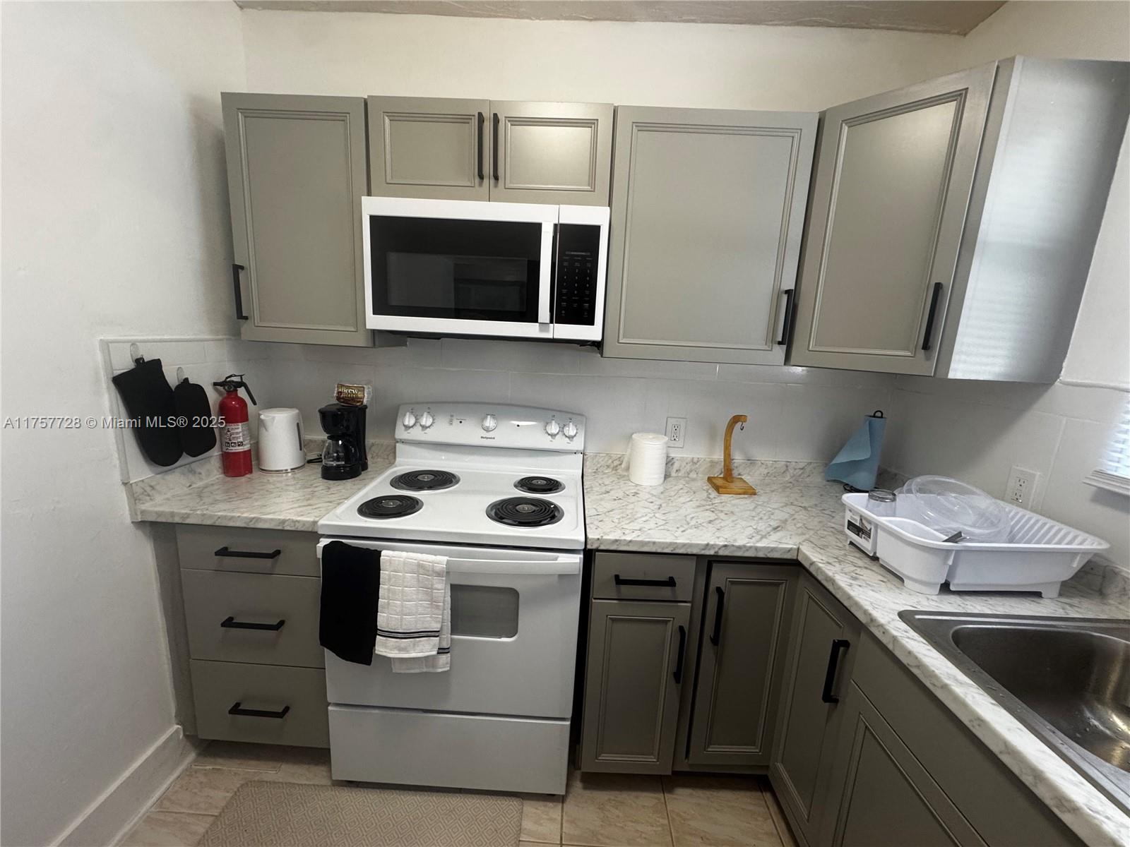 N MIAMI ESTATES - Residential