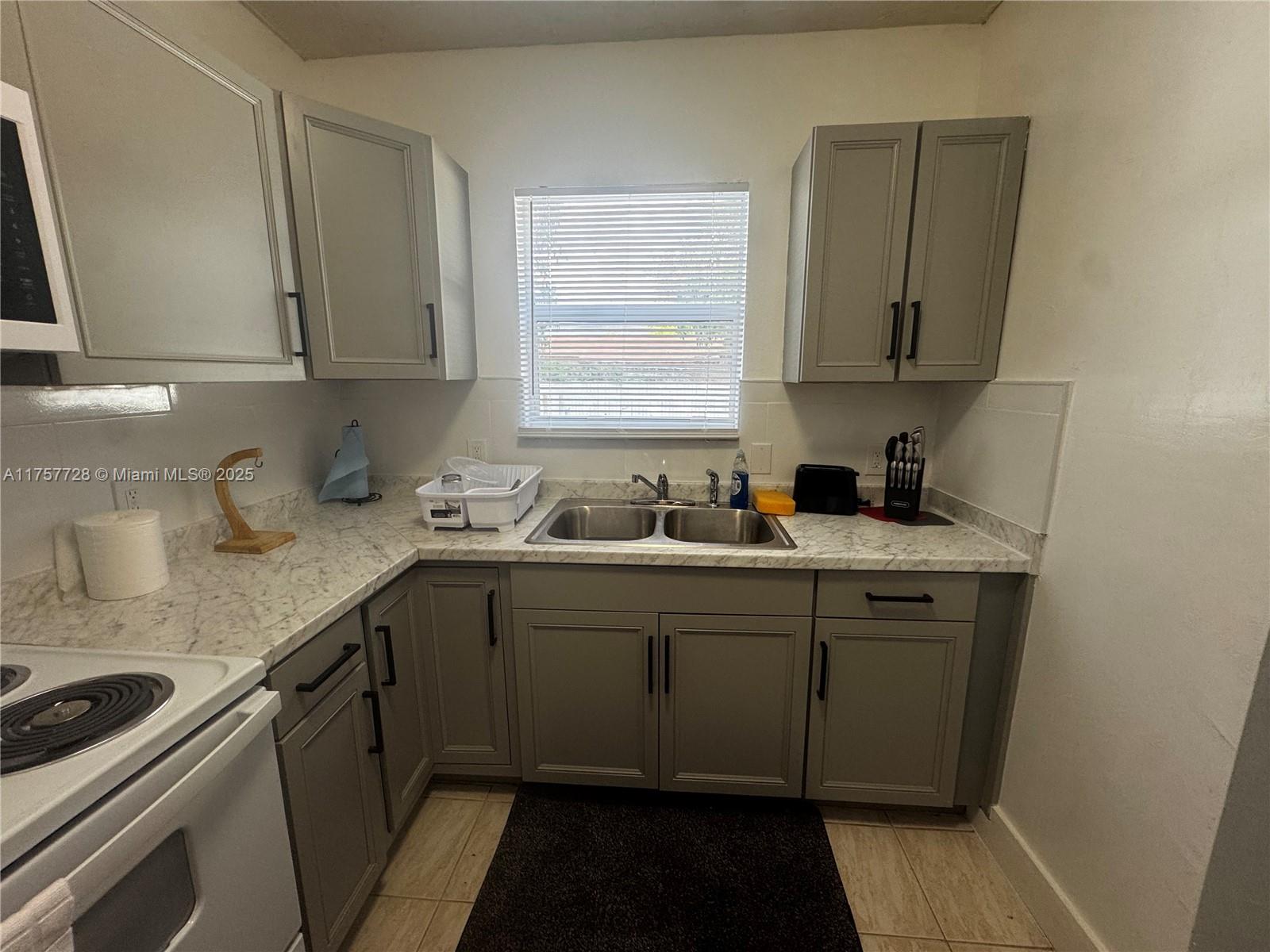 1283 NW 45th St