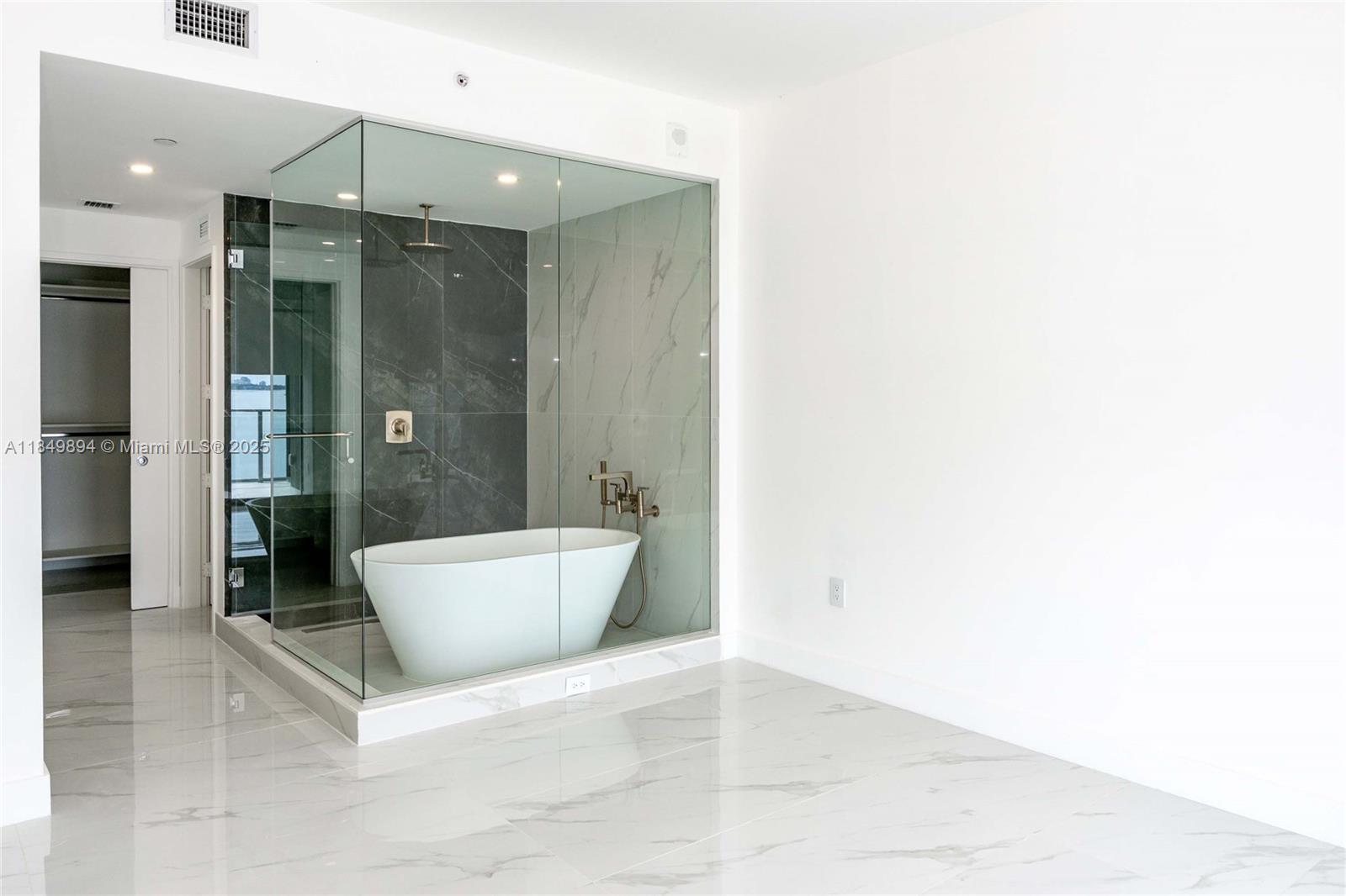 Aria Reserve South Tower - Residential Lease