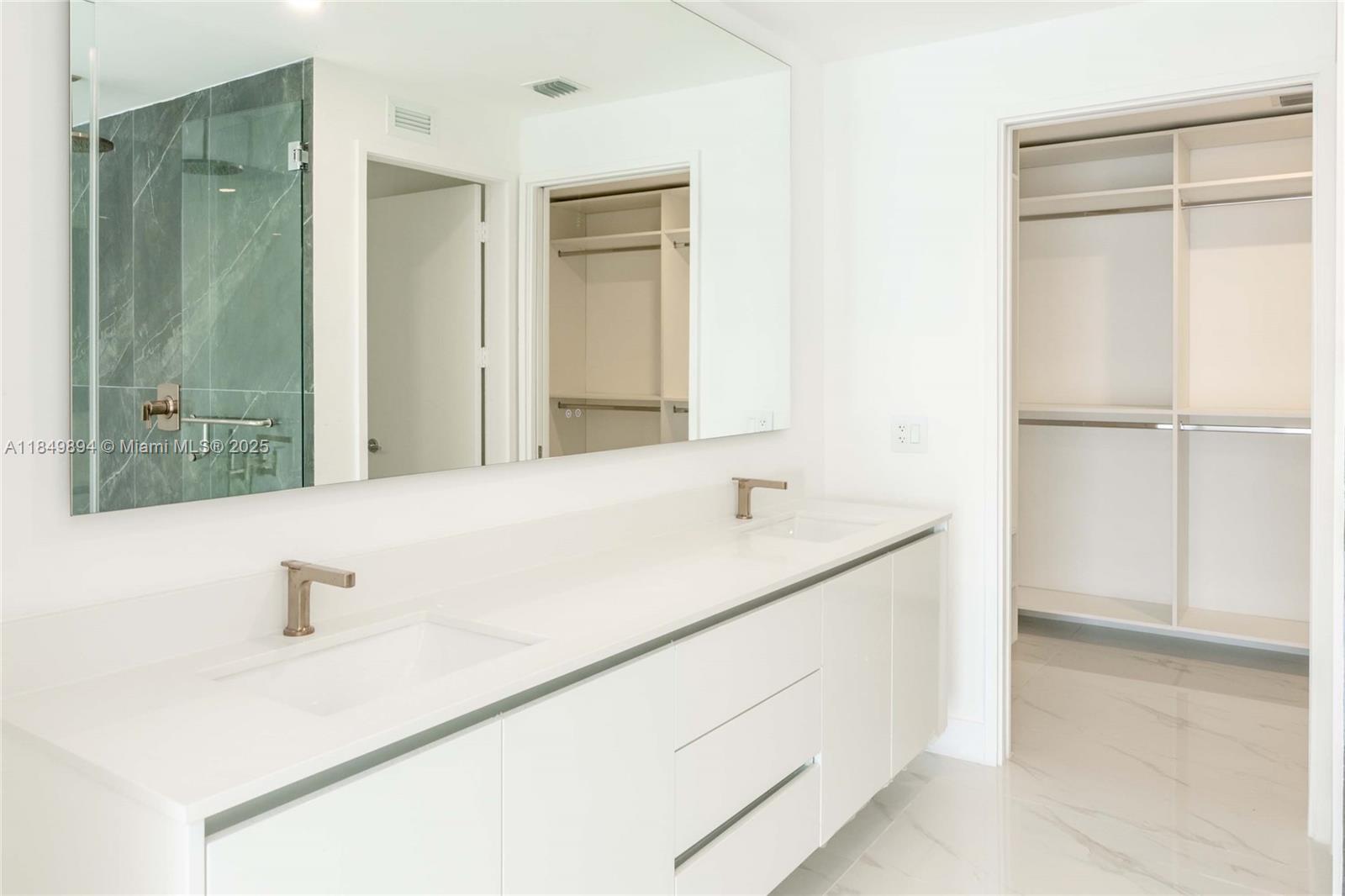 Aria Reserve South Tower - Residential Lease