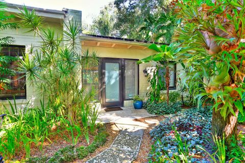 2035 Tigertail Ave Coconut Grove FL 33133