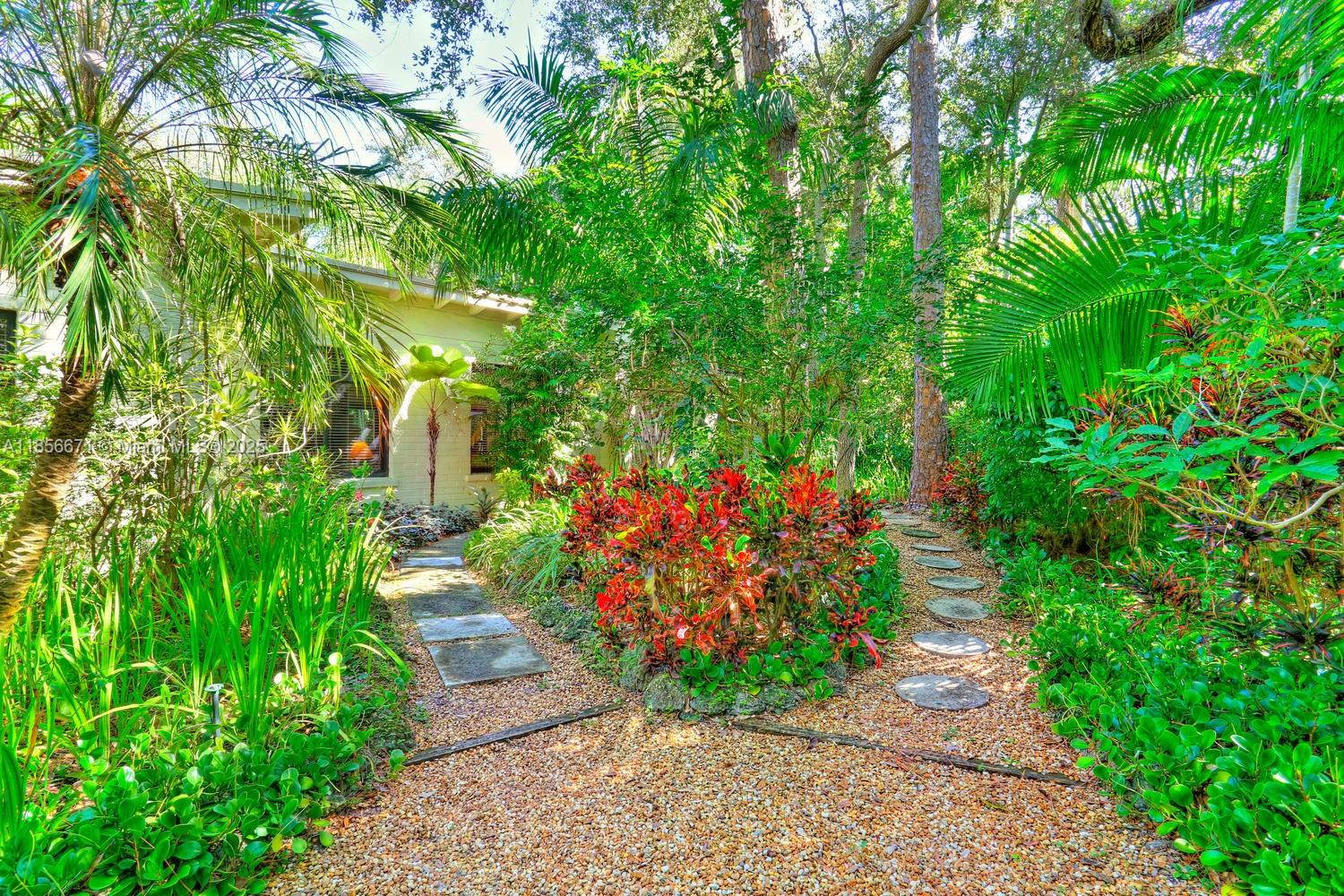2035 Tigertail Ave