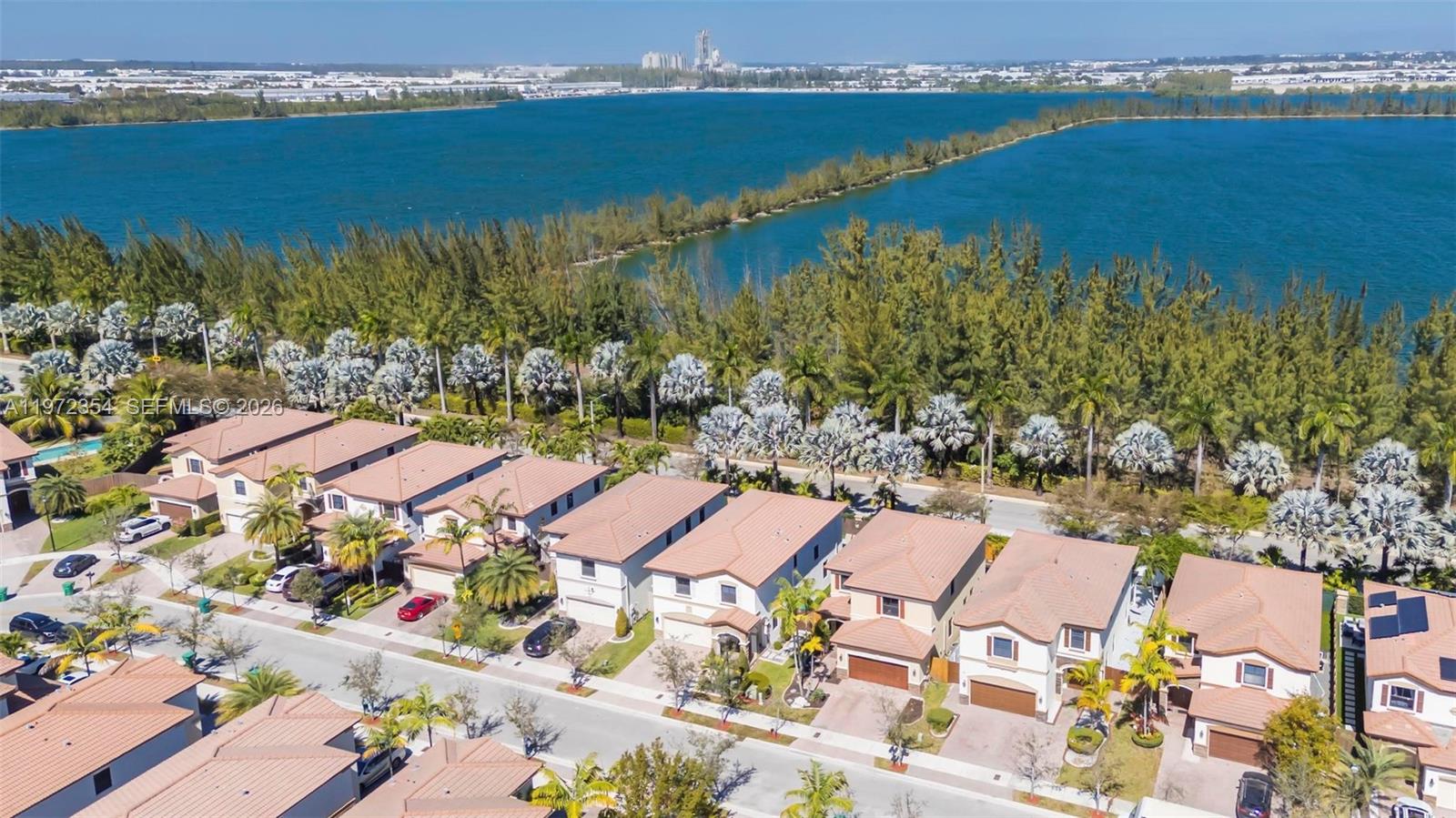 GRAND BAY AT DORAL - Residential