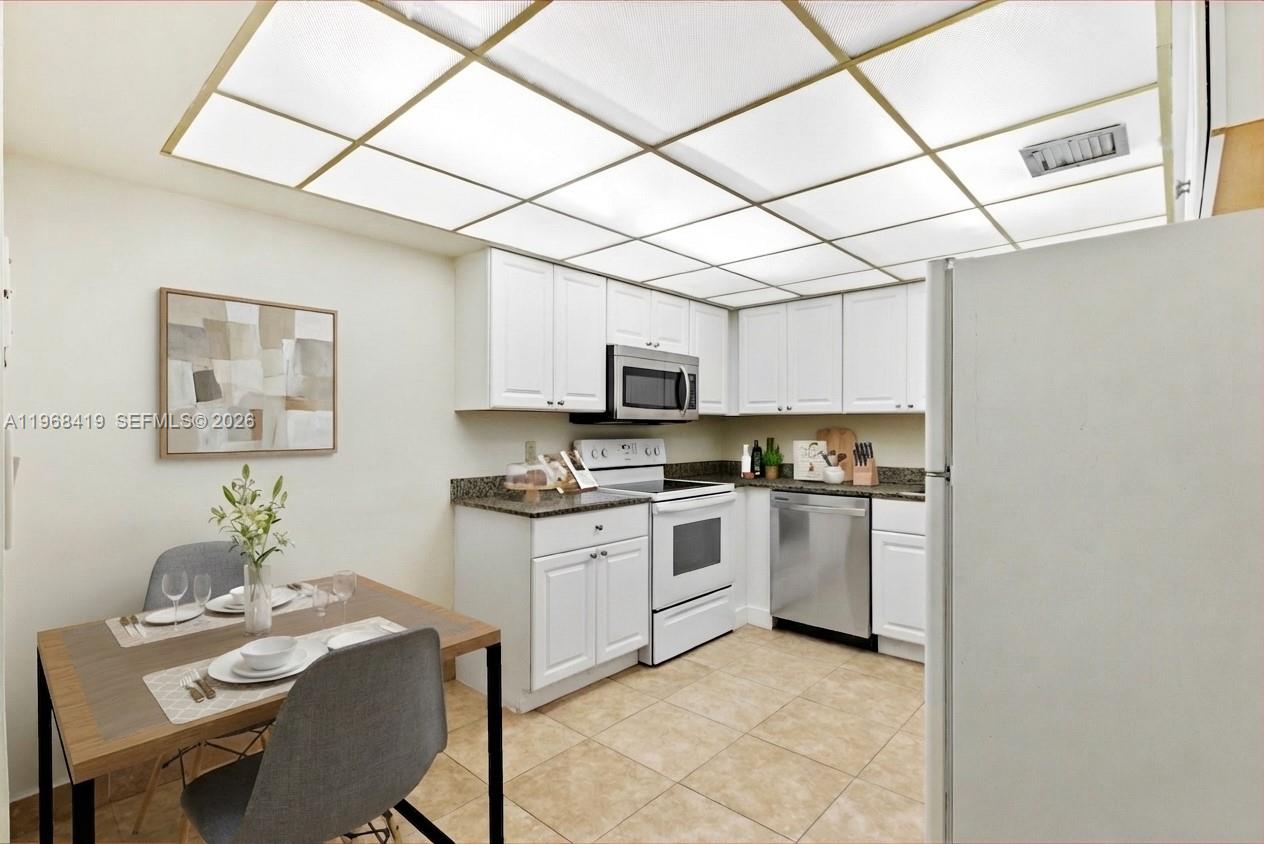 BUILDING 1B OF COUNTRY CL - Residential