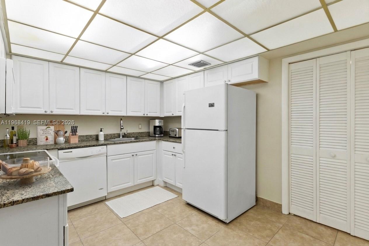 BUILDING 1B OF COUNTRY CL - Residential