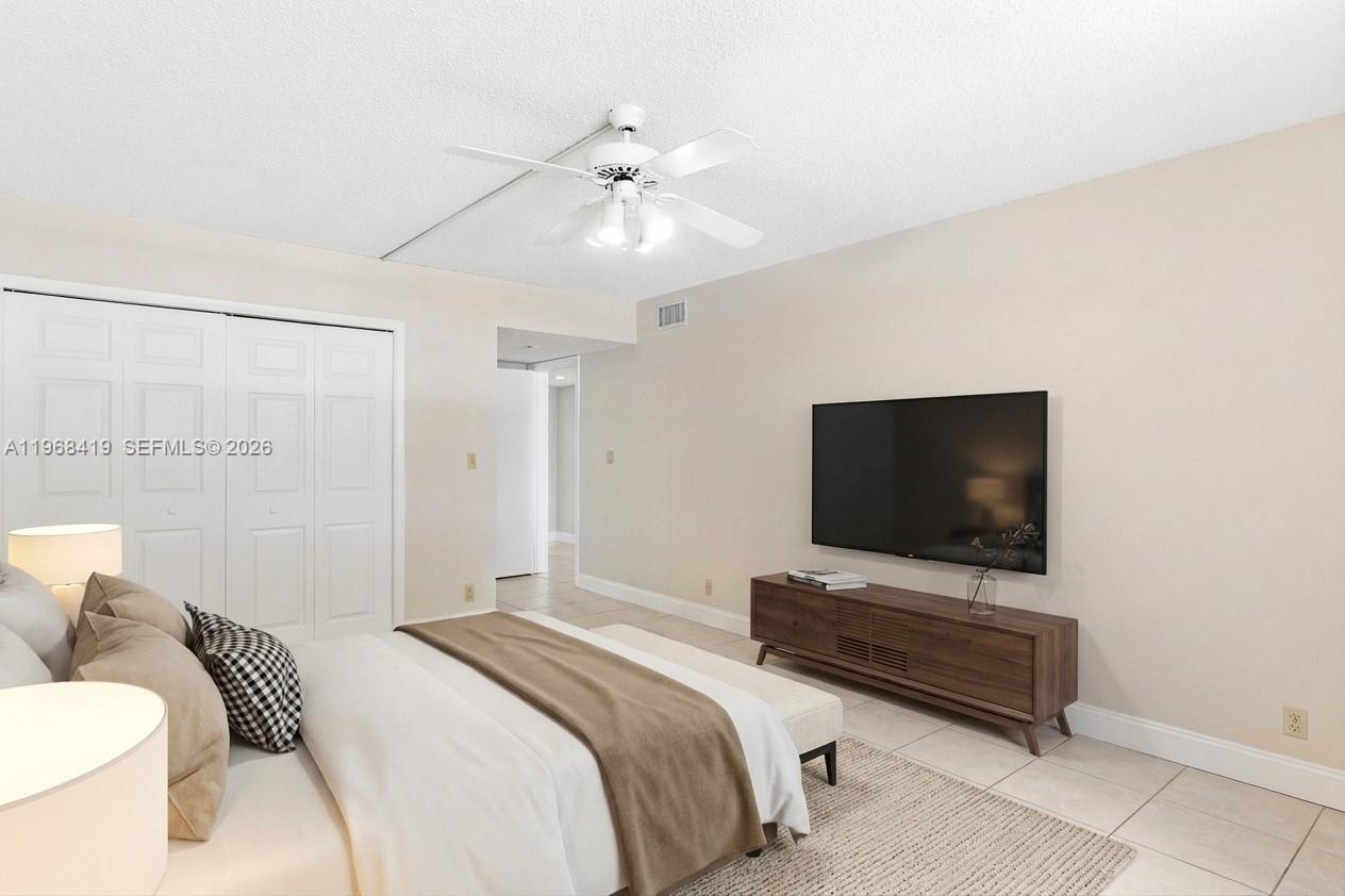 BUILDING 1B OF COUNTRY CL - Residential