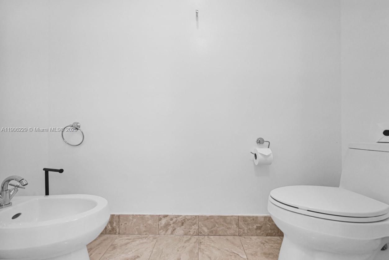 MILLENNIUM TOWER CONDOMIN - Residential Lease