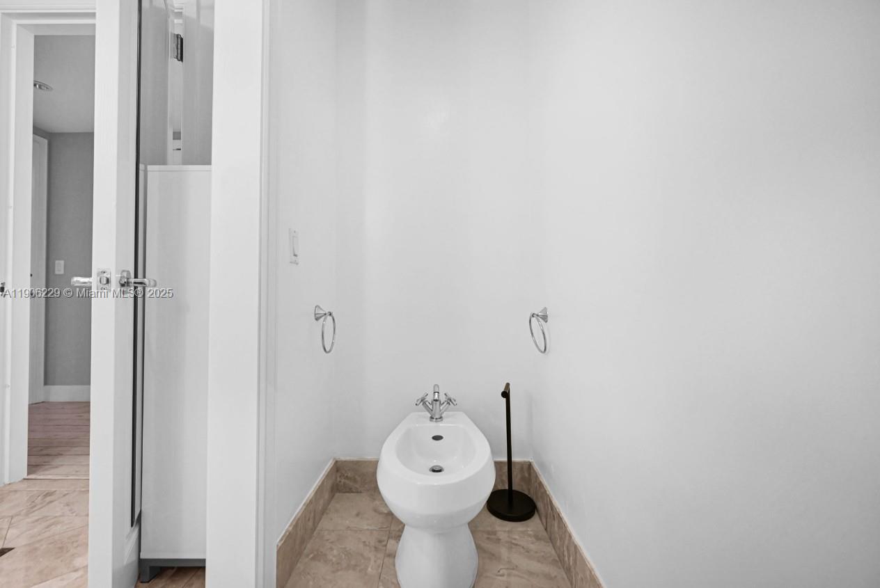 MILLENNIUM TOWER CONDOMIN - Residential Lease