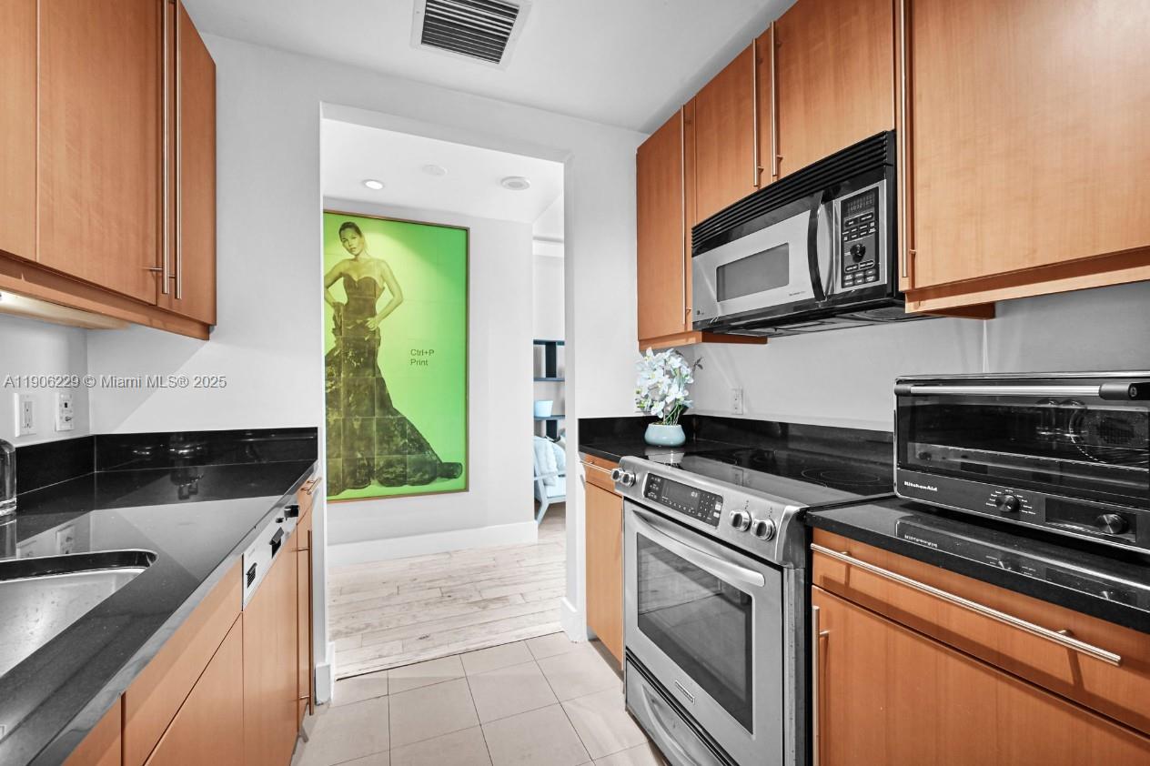 MILLENNIUM TOWER CONDOMIN - Residential Lease