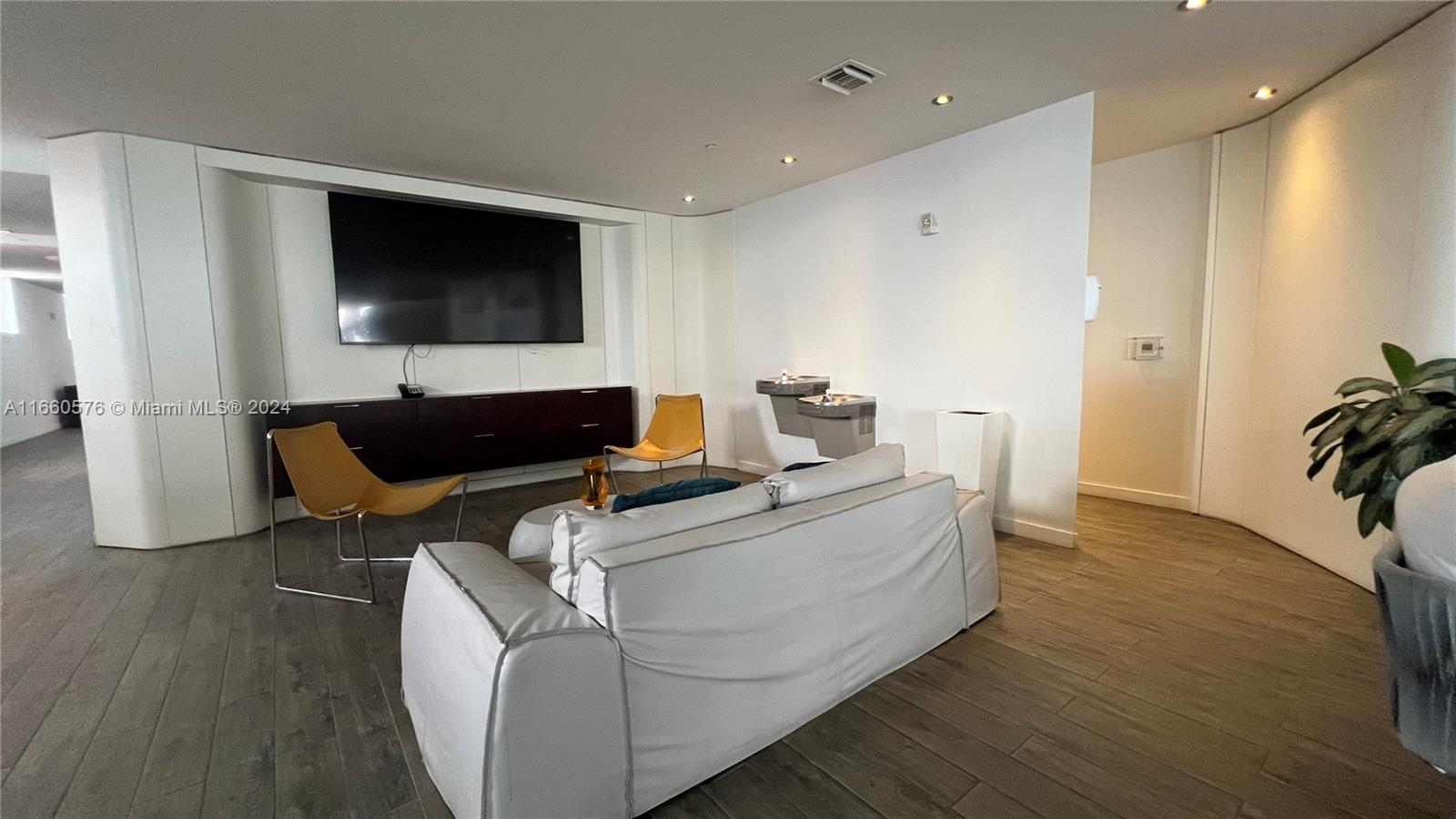 BEACHWALK CONDOMINIUM - Residential