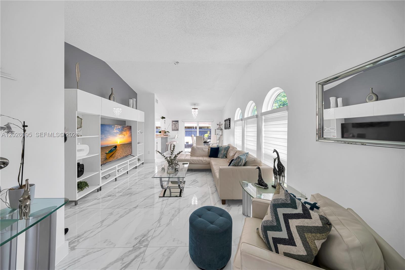GROVES VILLAS - Residential