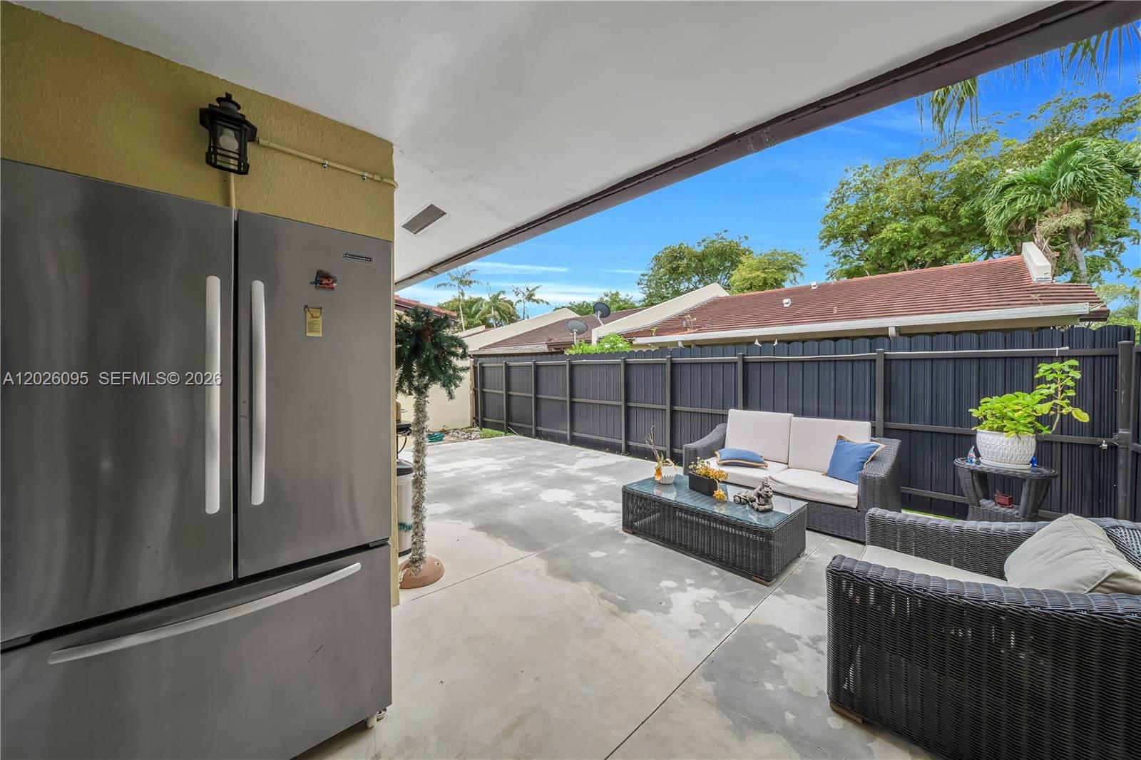 GROVES VILLAS - Residential