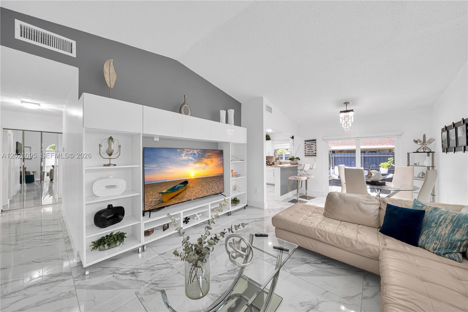 GROVES VILLAS - Residential