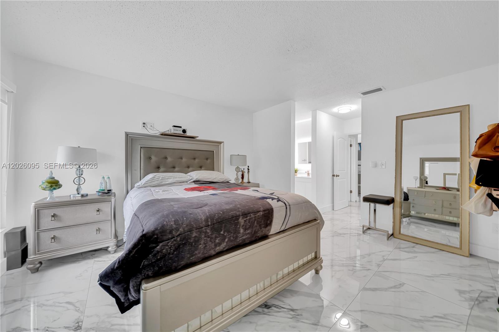 GROVES VILLAS - Residential